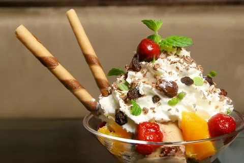 بستنی میوه ای تابستانی با انواع میوه ها